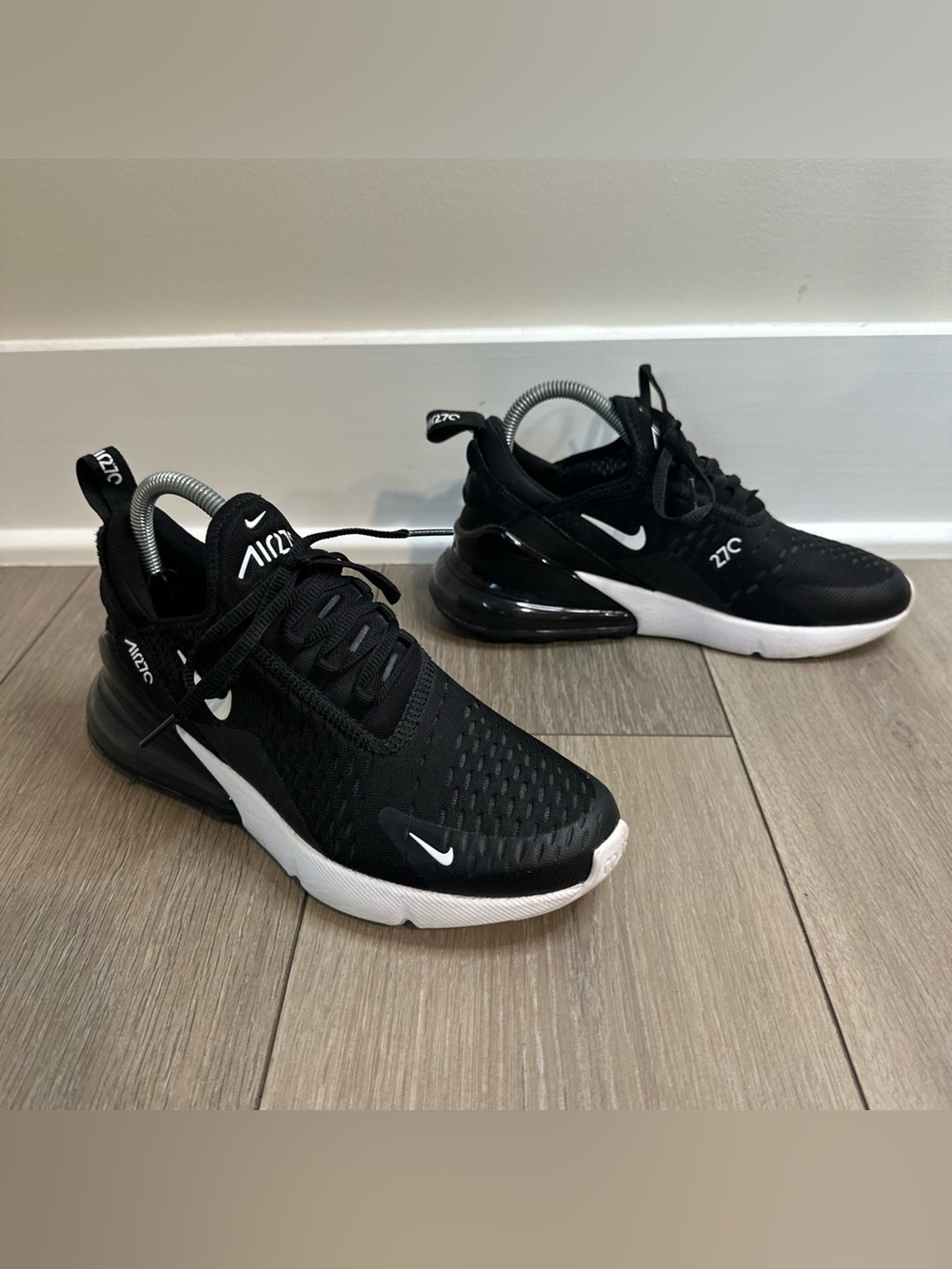 Nike Air Max 270 Shoes Women's 7.5 Black White Running Athletic Workout Sneakers